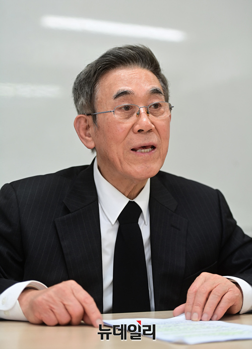 ▲ 염돈재 전 국가정보원 제1차장이 지난해 12월 30일 본지와 인터뷰하고 있다. ⓒ정상윤 기자