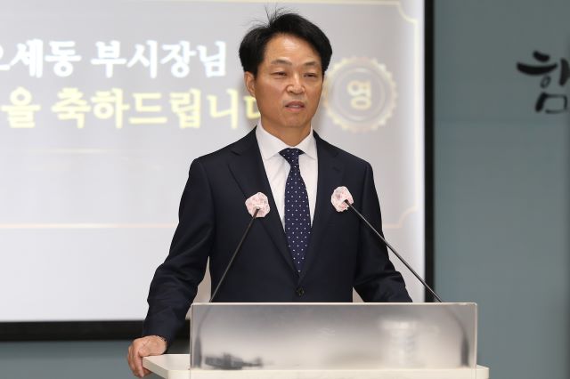 ▲ 오세동 신임 청주시 부시장이 3일 온라인 시무식을 통해 취임 인사를 하고 있다.ⓒ청주시
