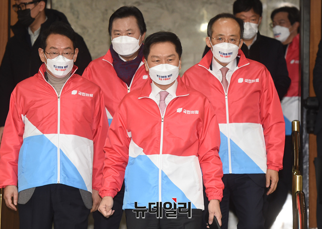 ▲ 김기현 국민의힘 원내대표가 지난해 12월28일 오전 국회에서 열린 원내대책회의에 참석하고 있다.ⓒ이종현 기자(사진=공동취재단)