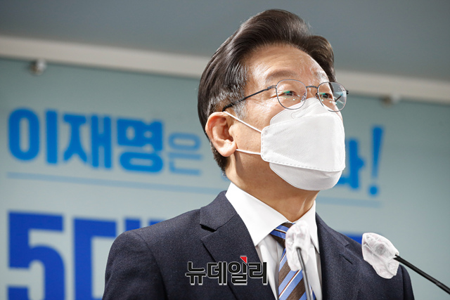 ▲ '조카의 살인사건' 피해자 측이 이재명 더불어민주당 대통령후보를 상대로 제기한 1억원 상당의 손해배상 소송 관련, 이재명 후보가 지난 2일 소장을 받은 것으로 확인됐다. 이재명 후보 자료사진. ⓒ뉴데일리 DB