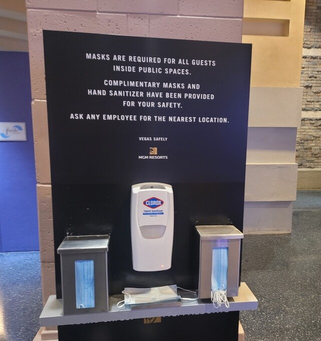▲ 라스베이거스 한 호텔에 있는 마스크와 손 소독제.ⓒ뉴데일리DB