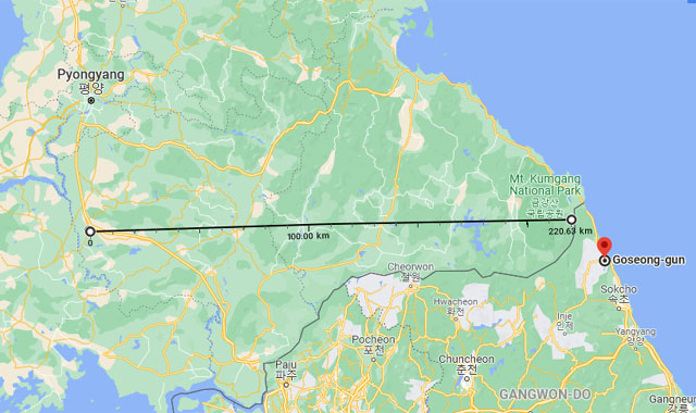 ▲ 월북한 탈북자 김 씨는 황해북도 사리원에서 강원도 고성까지 택시를 타고 왔다고 주장했다. 직선거리로만 220킬로미터 떨어져 있다. ⓒ구글맵 거리측정 캡쳐.