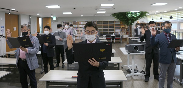 ▲ 한국효문화진흥원 임직원이 반부패 청렴 실천서약을 하고 있다.ⓒ한국효문화진흥원