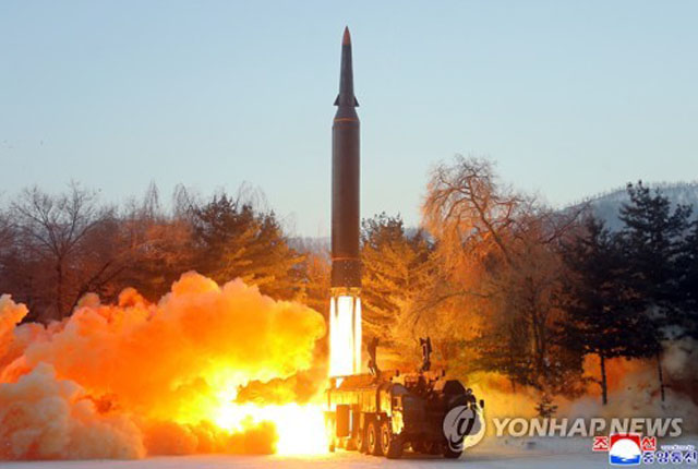 ▲ 북한 국방과학원이 지난 5일 시험발사했다고 밝힌 극초음속 활공체 미사일. ⓒ연합뉴스. 무단전재 및 재배포 금지.