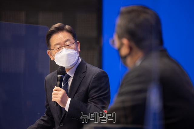 ▲ 이재명 더불어민주당 대선후보가 지난 6일 서울 강남구 코엑스 스튜디오 159에서 열린 
