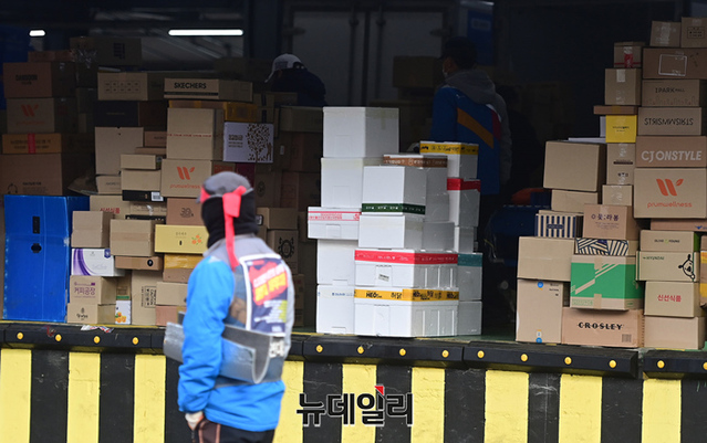 ▲ 파업으로 터미널에 방치된 물량 ⓒ 정상윤 기자