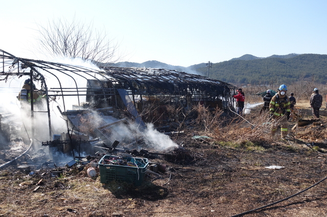 ▲ 경상북도소방본부는 건조한 날씨로 화재 위험이 증가하면서 논·밭두렁 태우기나 잡풀 소각 등 야외 화기취급 시 주의를 당부했다.ⓒ경북소방본부