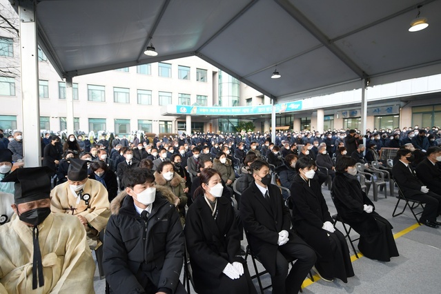 ▲ 고 이 군수의 장례는 유족의 의견을 반영해 6일까지 5일간의 일정으로 청도군민장으로 진행됐고, 황영호 청도군수 권한대행과 김수태 청도군의회 의장이 공동위원장을 맡았다.ⓒ청도군
