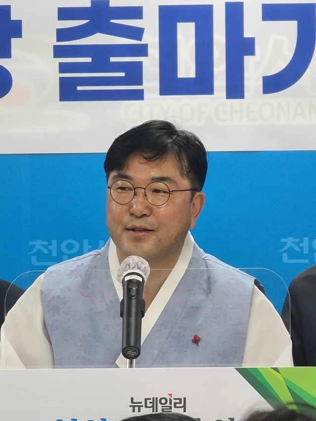 ▲ 황천순 천안시의장이 10일 시청 브리핑실에서 천안시장 출마를 선언하고 있다.ⓒ김정원 기자