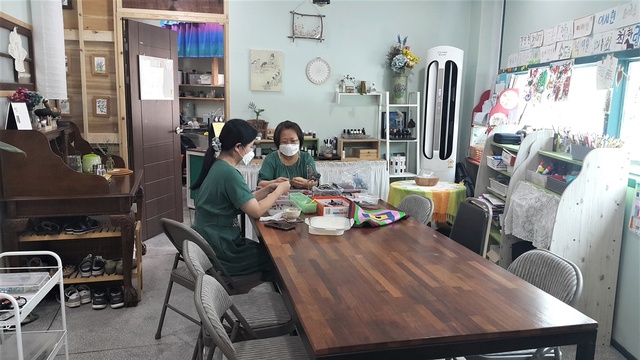 ▲ 경북도는 11일 지역 공예업체의 재정 및 인력난을 해소하고, 공예분야 졸업자 등 미취업자들의 일자리 창출을 위해 ‘2022년 공예업체 인턴 지원사업’을 추진한다고 밝혔다.ⓒ경북도