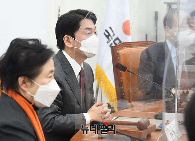 ▲ 안철수 국민의당 대선후보가 지난 10일 오전 국회에서 열린 중앙선거대책위원회의에서 발언하고 있다. 자료사진. ⓒ이종현 기자(사진=공동취재단)