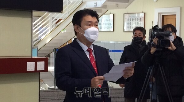 ▲ 국민의 힘 정용기 전 국회의원은 12일 대전시의회에서 대전시장 출마 회견을 하고 있다.ⓒ뉴데일리 D/B