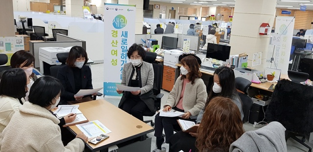 ▲ 최순희 여성가족과장은 4일부터 11일까지 일주일에 걸쳐 여성가족과 내 사회복지시설과 센터 15개소를 방문하여 현장의 목소리를 들으며 소통하는 시간을 가졌다.ⓒ경산시