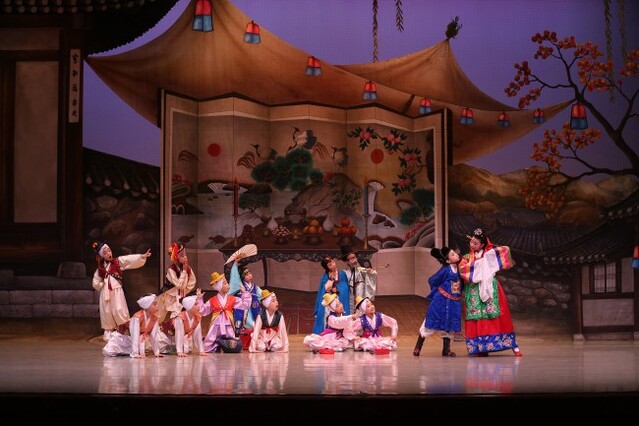 ▲ '시집 가는 날' 공연 장면.ⓒ리틀엔젤스예술단