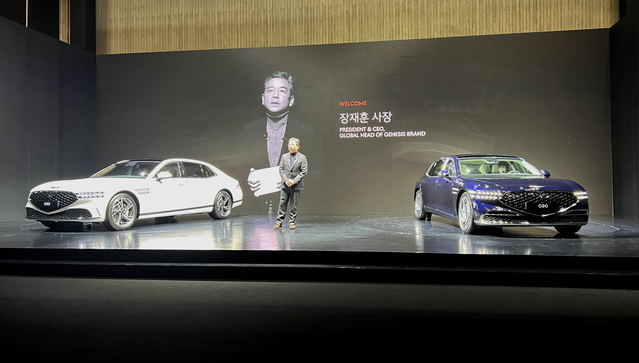 ▲ 장재훈 제네시스 사장은 신형 G90를 소개하면서 향후 전략에 대해 설명했다. ⓒ김재홍 기자