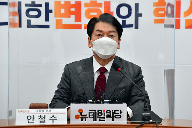 ▲ 안철수 국민의당 대선후보가 13일 국회에서 열린 중앙선거대책위원회의에서 모두발언을 하고 있다.ⓒ이종현 기자(사진=공동취재단)