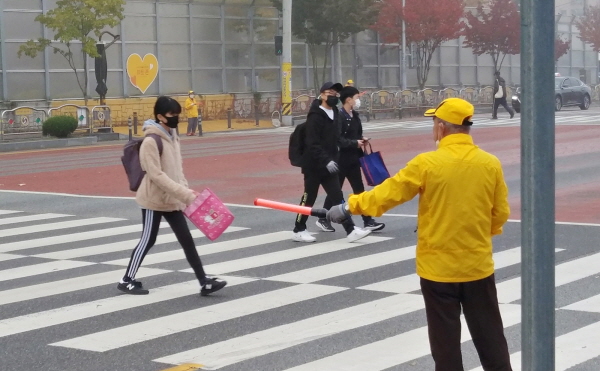 ▲ 초등학교 교통안전 아동안전지키미.ⓒ충주시