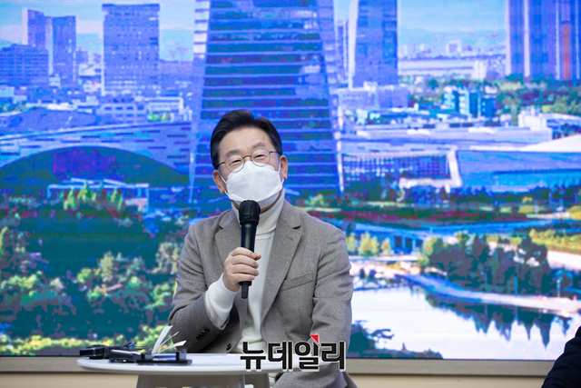 ▲ 14일 이재명 더불어민주당 대선후보가 인천 연수구 인천경제자유구역청에서 진행된 인천경제자유구역 입주기업 간담회에서 발언하고 있다. ⓒ뉴데일리(사진=이재명 캠프)