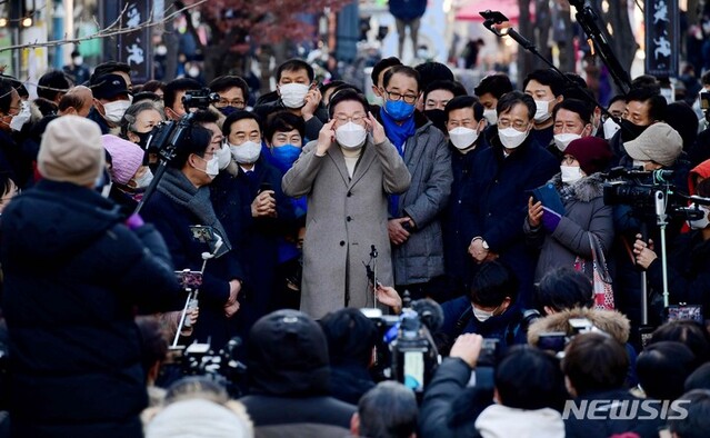 14일 이재명 더불어민주당 대선 후보가 인천 부평 문화의 거리를 찾아 연설하고 있다. ⓒ뉴시스