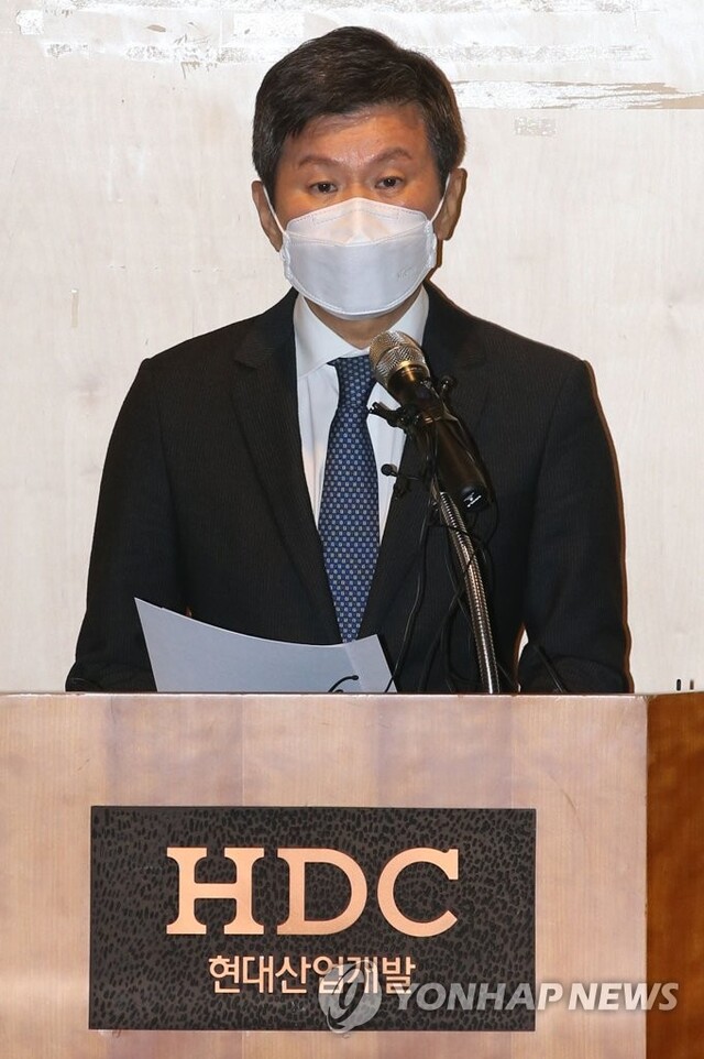 ▲ 정몽규 HDC그룹 회장이 17일 오전 10시 서울 용산구 본사에서 대국민 사과 기자회견을 하고 있다.ⓒ연합뉴스