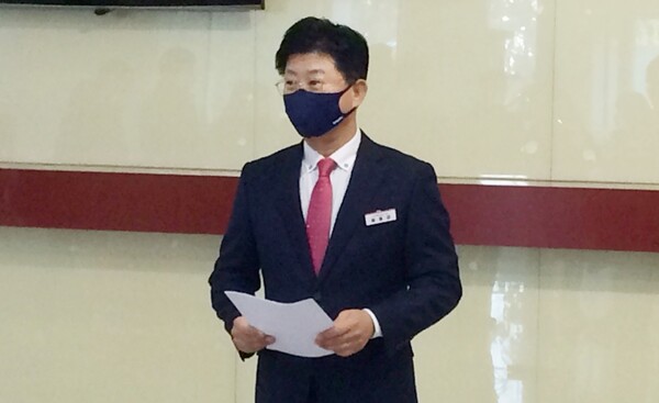 ▲ 대전 최충규 전 대덕구의회 의장이 19일 대전시의회에서 6월 지방선거에서 대덕구청장 출마 공식 선언하고 있다.ⓒ  대전정치부기자단