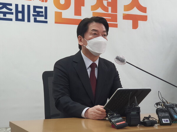 ▲ 안철수 국민의당 후보가 19일 대전을 방문, 과학수도 공약을 제시했다.ⓒ대전정치부 기자단