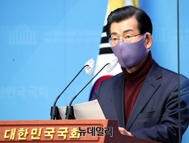 ▲ '굿바이 이재명' 저자 장영하 변호사.ⓒ이종현 기자