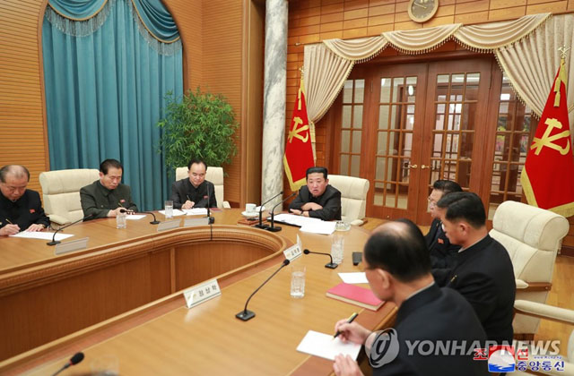 ▲ 김정은은 지난 19일 노동당 중앙위원회 정치국 회의를 열어 