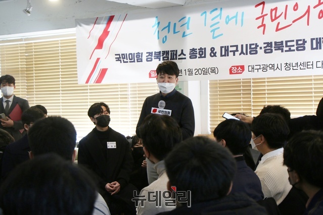 ▲ 이 대표는 홍준표 전 대표가  윤석열 후보를 만나 대선 경선 과정에서 자신을 도운 최재형 전 감사원장과 이진훈 전 대구 수성구청장을 전략공천해달라는 것과 관련해 “그 과정이 쉽지 않을 것으로 본다”며 사실상 전략공천 불가 방침을 드러냈다.ⓒ뉴데일리