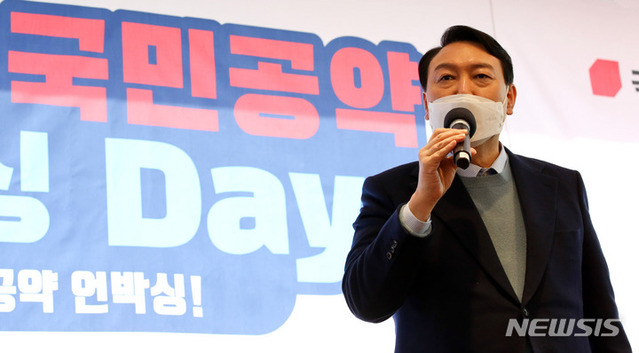 ▲ 23일 윤석열 국민의힘 대선 후보가 서울 여의도 한 카페에서 열린 '국민공약 언박싱 데이'에 참석해 발언하고 있다. ⓒ뉴시스