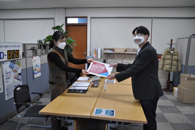 ▲ 피선거권 연령 하향 조정의 내용을 담은 공직선거법 개정안이 공포됨에 따라 만 20세의 강사빈 전 청년나우 발행인이 국회의원 보궐선거 예비후보 명단에 이름을 올렸다.ⓒ강사빈 예비후보 측