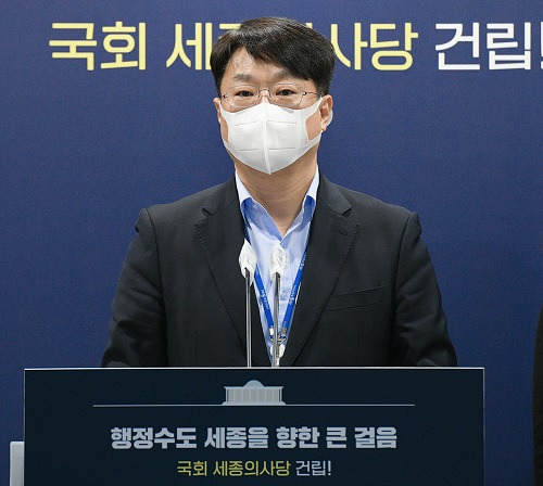▲ 고성진 세종시 건설교통국장이 25일 오전 시청 정음실에서 올해 주요업무 계획을 발표하고 있다.ⓒ세종시