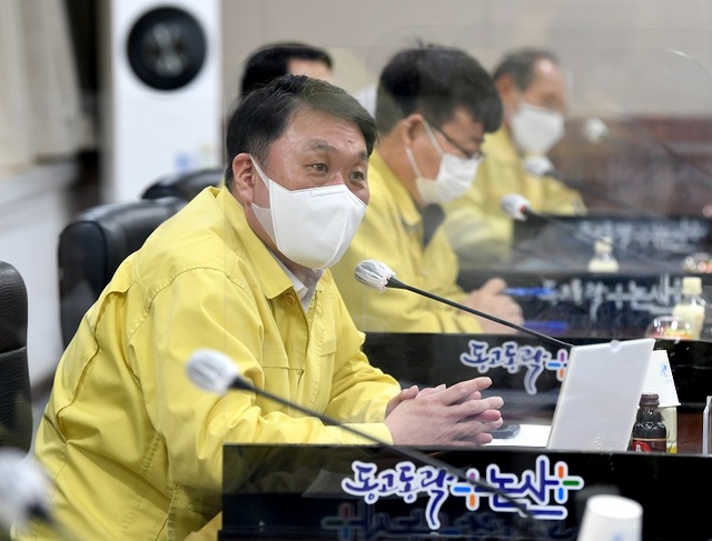 ▲ 안호 논산시장권한대행이 25일 시청 상황실에서 기자회견을 열고 1월 시민생활체육시설 조성 등 ‘1월 주요 핵심사업 추진계획’을 밝히고 있다.ⓒ논산시