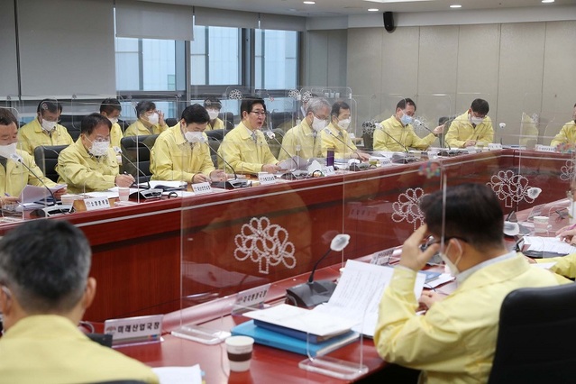 ▲ 양승조 충남도지사가 26일 도청에서 실국원장회의를 주재하고 있다.ⓒ충남도