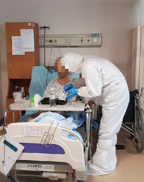 ▲ 대구시는 최근 코로나19 오미크론 변이 확산에 대비해 설 연휴 기간 동안 코로나19로 인해 돌봄사각지대가 발생하지 않도록 ‘코로나19 긴급돌봄상황반’을 운영해 만반의 준비를 하고 있다.ⓒ대구시