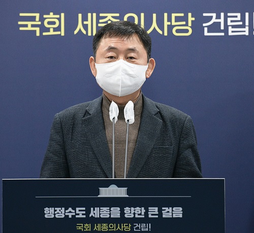 ▲ 김려수 세종시 정책기획관은 27일 시청 정음실에서 기획조정실 주요 업무계획'을 발표하고 있다.ⓒ세종시