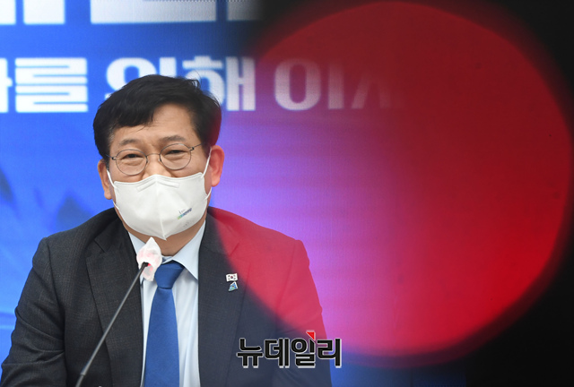 ▲ 송영길 더불어민주당 상임선대위원장이 28일 오전 서울 여의도 더불어민주당 중앙당사에서 열린 선대위 본부장단회의에서 모두발언을 하고 있다. (사진=공동취재단) ⓒ이종현 기자