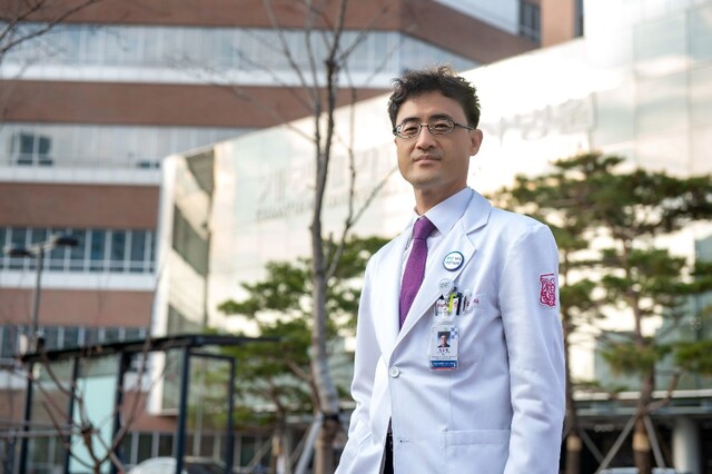 ▲ 계명대학교 동산병원 김상현 교수(류마티스내과)가 류마티스 질환에 대한 교양서 ‘류마티스가 뭔가요’를 1월 20일 출간했다.ⓒ계명대동산병원