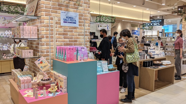 ▲ 경상북도는 베트남 호치민, 일본 동경, 미국 LA, 인도네시아 자카르타사무소와 협력해 27일부터 내달 4일까지 각국 현지에서 지역 우수 농특산품을 대상으로 특별 전시‧홍보‧판촉행사를 진행한다고 밝혔다.ⓒ경북도