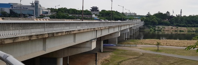 ▲ 대구시는 시민들의 안전을 위해 재난안전특별교부세 20억원과 시비 및 기금 45억원을 들여 교량 8개소에 대한 내진보강공사를 실시한다. 사진은 화랑교 모습.ⓒ대구시
