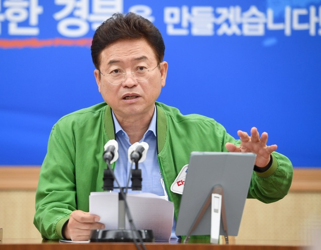 ▲ 이철우 경북도지사는 “올해는 새정부 인수위 단계부터 신규사업을 반영하는 등 예년과는 차별화된 전략이 필요하다. 지역 국회의원과 공조체제를 더욱 강화하여 코로나19 장기화로 인해 위축된 지역경제 활성화와 국가균형발전, 메가시티를 지원하기 위한 광역 교통망 확충에 매진하겠다”고 말했다.ⓒ경북도