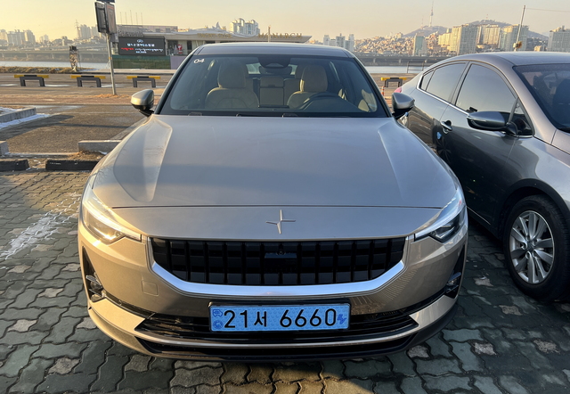 ▲ 최근 시승한 폴스타 2 모습. ⓒ김재홍 기자