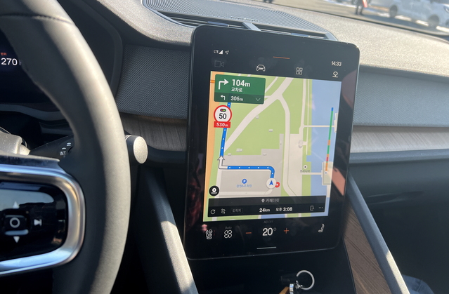 ▲ 폴스타2에는 전기차 전용 TMAP 인포테인먼트 시스템이 탑재됐다. ⓒ김재홍 기자