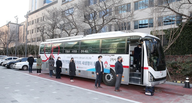 ▲ DGB대구은행(은행장 임성훈)은 4일 수성동 본점과 봉무동 DGB혁신센터에서 대한적십자사 대구경북혈액원(원장 이건문)과 함께 ‘임직원 사랑의 헌혈’ 행사를 실시했다고 밝혔다.ⓒDGB대구은행