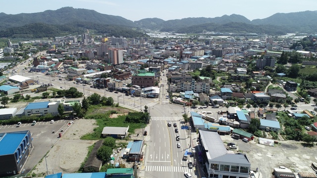 ▲ 예산사거리는 비정형교차로로써 불필요한 신호대기로 인한 주민불편과 잦은 교통사고 발생으로 교차로 개선을 요구하는 민원이 지속적으로 제기돼 왔던 곳으로, 이번 회전교차로 설치사업으로 교통환경개선과 주민들의 삶의 질 향상이 기대된다.ⓒ성주군