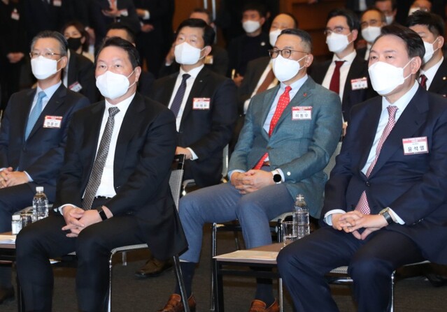 ▲ 행사장에 참석한 최태원 회장과 윤석열 후보 (왼쪽부터) ⓒ 대한상의