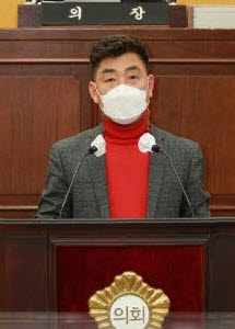 ▲ 충주시의회 정용학 의원이 8일 임시회에서 사전발언을 하고 있다.ⓒ충주시의회