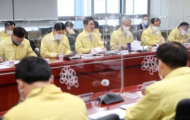 ▲ 양승조 충남도지사가 8일 도청에서 실국원장회의를 주재하고 있다.ⓒ충남도