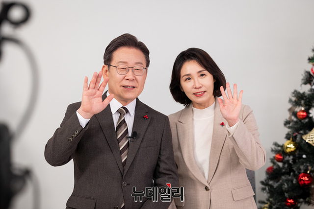 ▲ 이재명 더불어민주당 대통령 후보(왼쪽)와 배우자 김혜경씨.ⓒ정상윤 기자(사진=공동취재단)