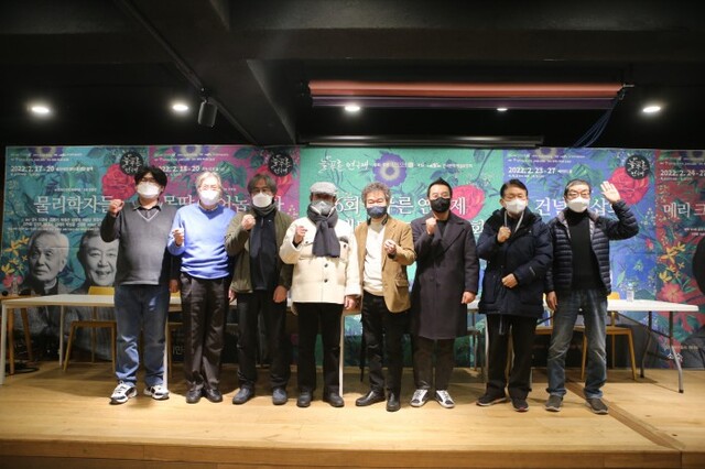 ▲ 왼쪽부터 이강선 스튜디오 반 이강선 대표, 박웅 운영위원, 연출 송훈상, 배우 정욱, 연출 주호성, 연출 장경민, 연출 방태수, 배우 유진규.ⓒ스튜디오 반